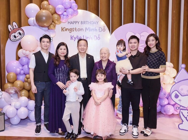 3 cháu bầu hiển chung khung hình dịp giáng sinh anh chồng đỗ mỹ linh dở khóc dở cười vì sự thông minh của 2 con - 6