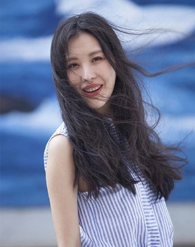3 mỹ nhân cưới chồng đáng tuổi bố người sinh con cho đại gia hơn 30 tuổi người cay đắng vì chồng gọi gái - 1