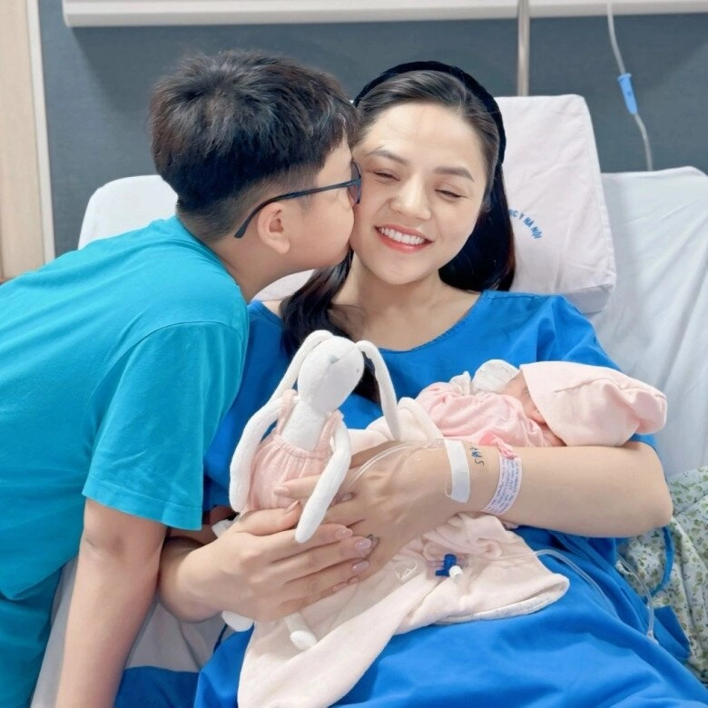 3 mỹ nhân việt phải cách ly con phương oanh sập nguồn sau khi xa cặp song sinh 4 ngày thu quỳnh bỏ cả lít sữa - 5