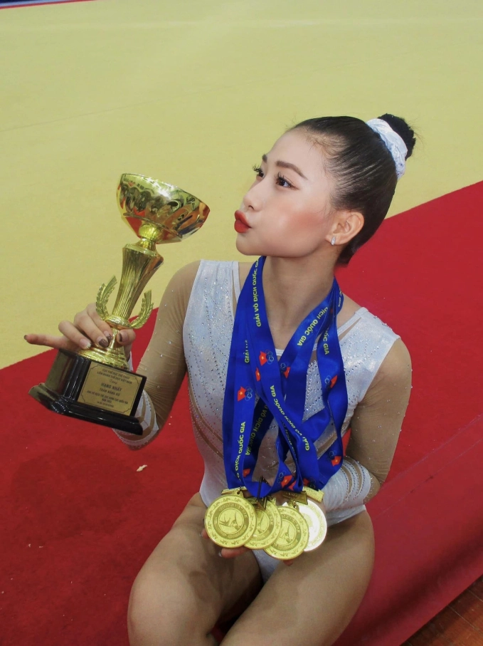 4 cô gái vàng làng thể thao giải nghệ ở tuổi đôi mươi ánh viên lột xác chưa bằng người lọt top 10 hoa hậu - 13