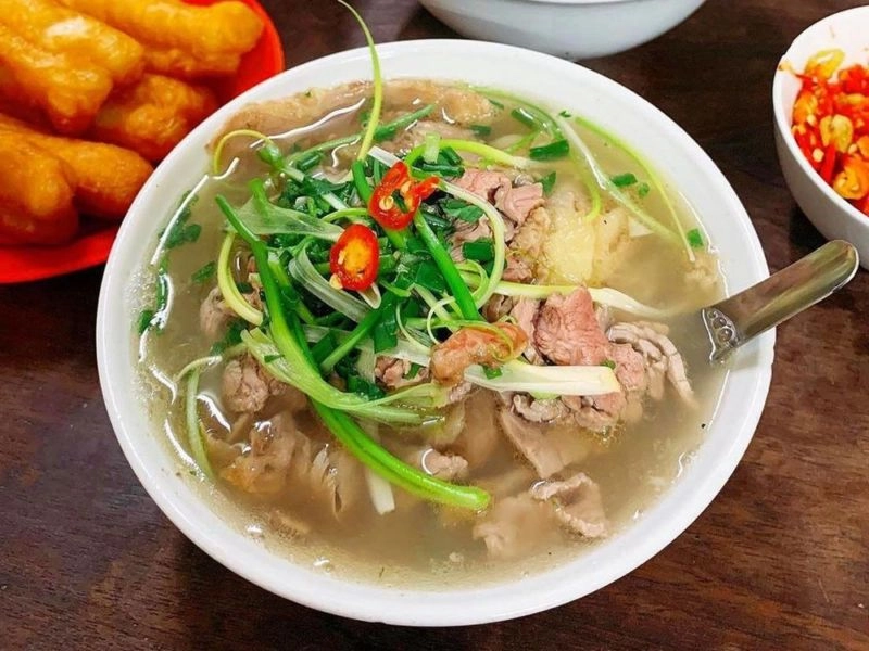 4 điểm ăn sáng tấp nập ở hà nội có quán phở xếp hàng nói không với chanh khách ăn bún phải tự mang thịt bò - 2