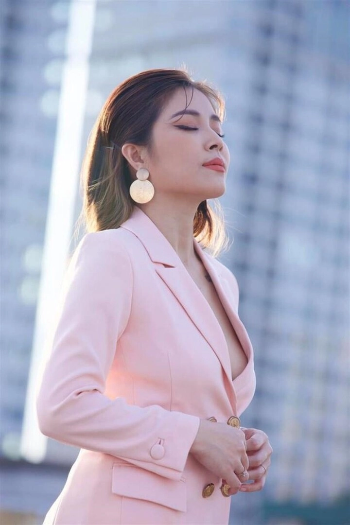 4 mc cùng tên linh người có bố là nguyên thứ trưởng người lấy quý ông quyền lực của vtv - 12