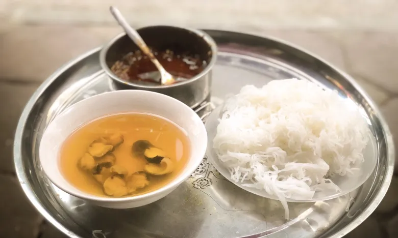 4 quán bún ốc nguội cổ nhất hà nội có gánh bún bán 2 tiếng là hết hàng có nơi không cho khách ăn bát thứ 2 - 3