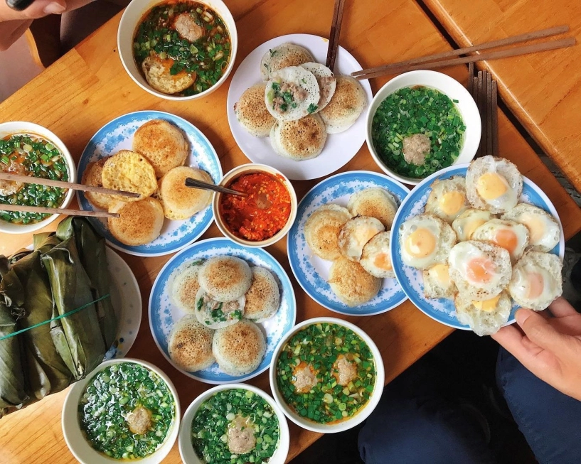 4 tiệm bánh căn đỉnh nhất sài gòn xa trung tâm vẫn đông nườm nượp giữ chân khách nhờ công thức nước chấm đặc biệt - 1