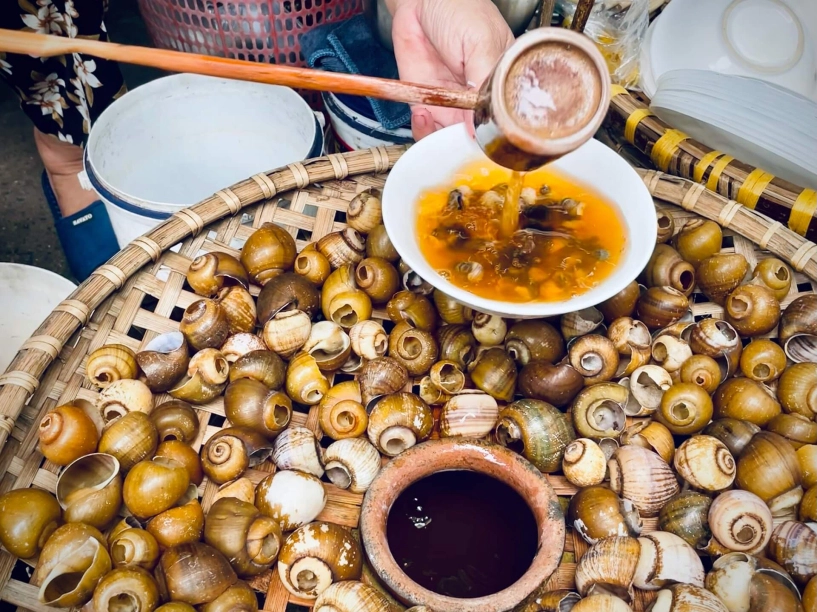 5 đặc sản hà nội chỉ chờ hè đến là lên ngôi có món kết hợp chẳng liên quan nhưng vị cực cuốn cầm 50000 đồng ăn thả ga - 1