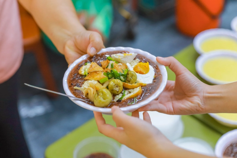 5 đặc sản hà nội chỉ chờ hè đến là lên ngôi có món kết hợp chẳng liên quan nhưng vị cực cuốn cầm 50000 đồng ăn thả ga - 4