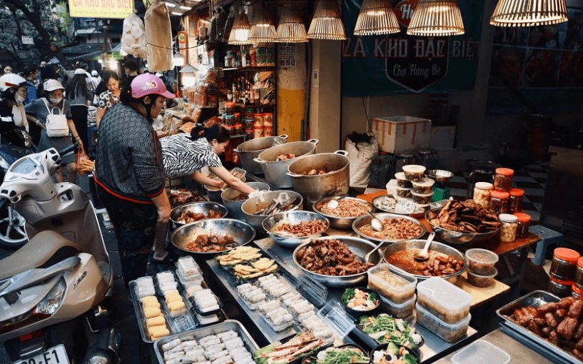 5 khu chợ đậm chất hà nội mua sắm thoải mái ăn uống no nê check-in quên lối về - 4