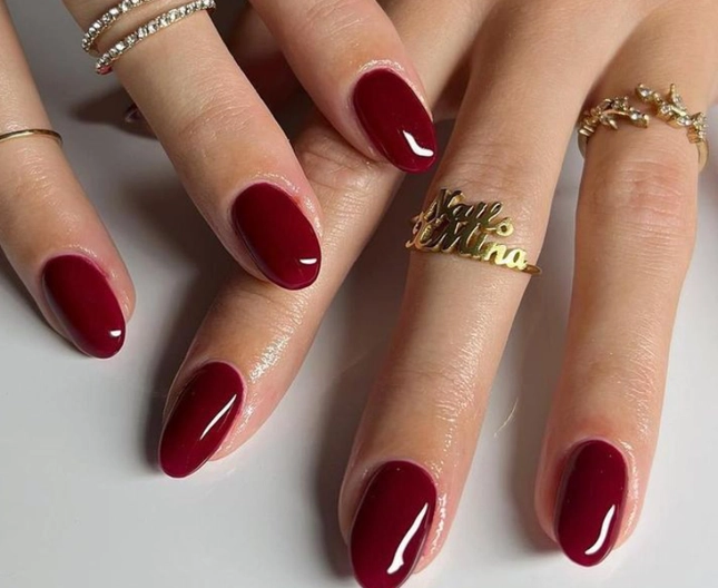 5 mẫu nail trending mùa giáng sinh 2024 tráng gương họa tiết nơ chưa hạ nhiệt - 1