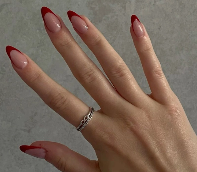 5 mẫu nail trending mùa giáng sinh 2024 tráng gương họa tiết nơ chưa hạ nhiệt - 4