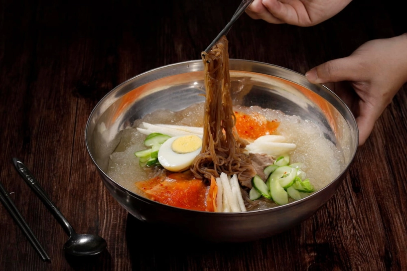 5 món được cưng nhất trong mùa nắng nóng ở sài gòn ngồi vỉa hè ăn vẫn ngon có tiệm khách vây kín chờ mua - 1