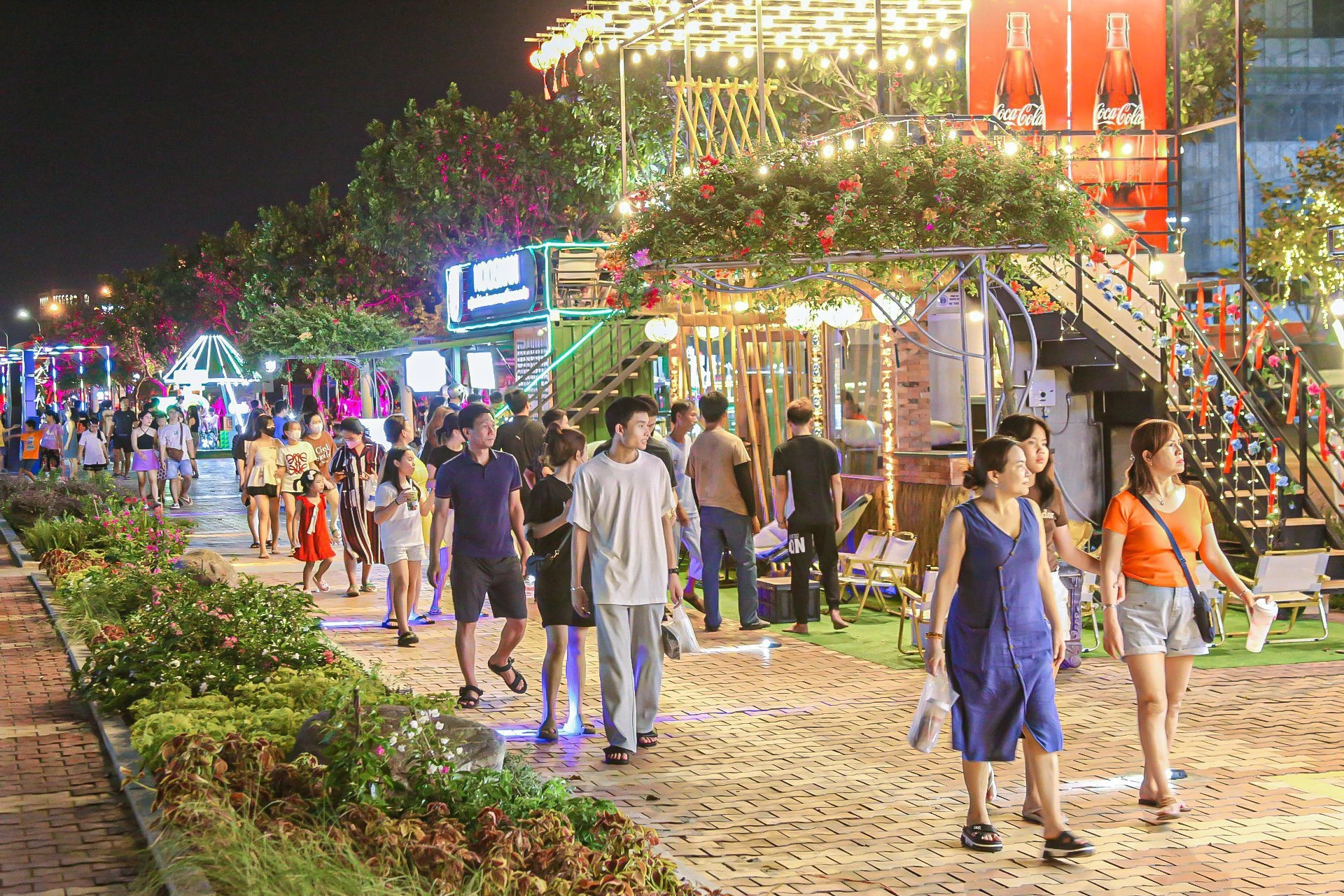 5 phố đi bộ hot nhất việt nam có nơi thu phí 99k vẫn nườm nượp khách trầm trồ với tuyến phố dài nhất cả nước - 6