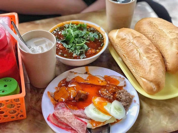 5 quán bánh mì cổ nhất hà nội 80 năm giữ công thức đẫm nhân full topping giá 120000 đồngchiếc vẫn đắt hàng - 2