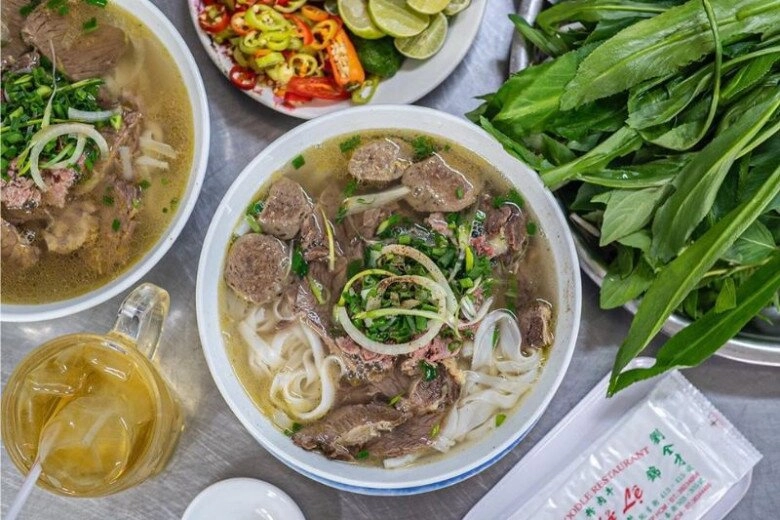 5 quán phở hàng chục năm tuổi ở sài gòn hội cú đêm mê mẩn hương vị gia truyền hút khách nườm nượp - 1