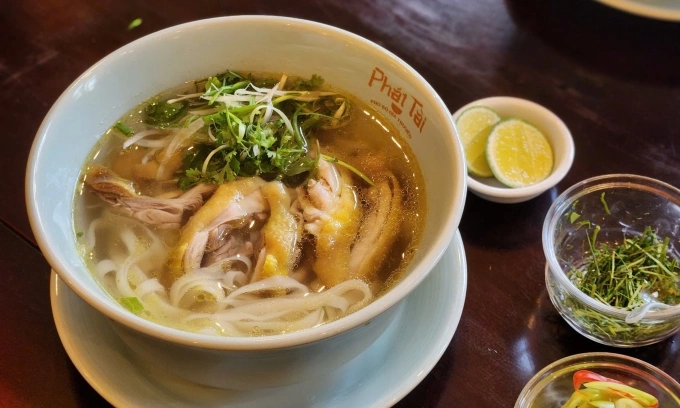 5 quán phở hàng chục năm tuổi ở sài gòn hội cú đêm mê mẩn hương vị gia truyền hút khách nườm nượp - 2