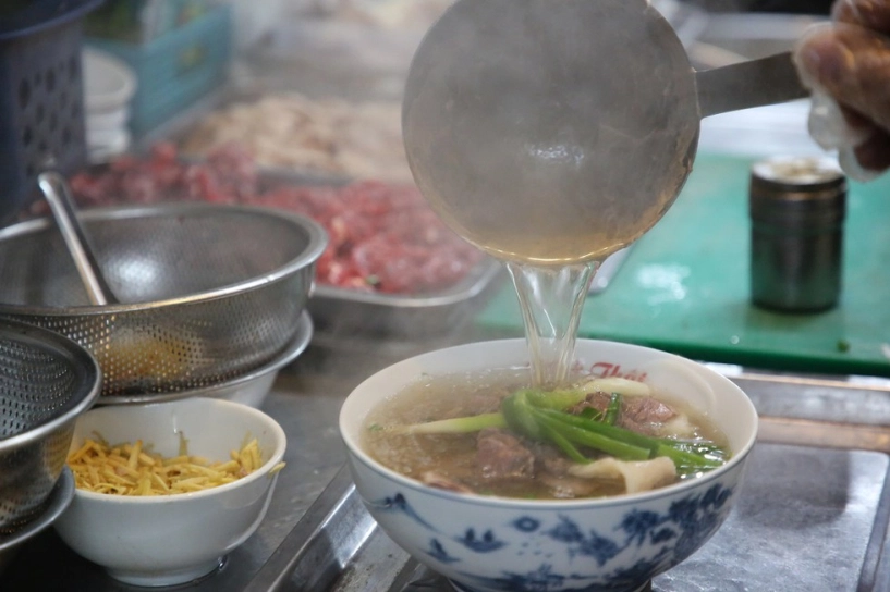 5 quán phở hút khách nhất hà nội có nguyên tắc đặt tên độc lạ tuổi đời hàng chục năm mỗi ngày bán vài trăm bát - 5