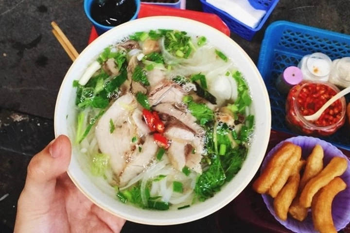 5 quán vỉa hè không tên tại phố cổ hà nội bán toàn món dân dã dưới 50k chẳng cần biển hiệu vẫn đông khách - 5