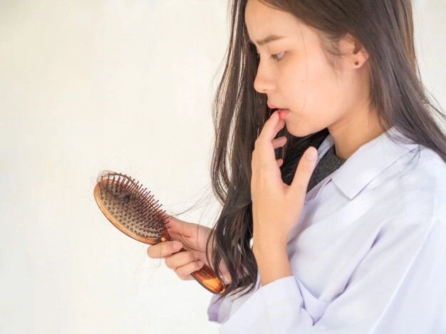 5 thành phần có trong dầu gội đầu dễ khiến tóc khô xơ rụng như lá mùa thu - 2