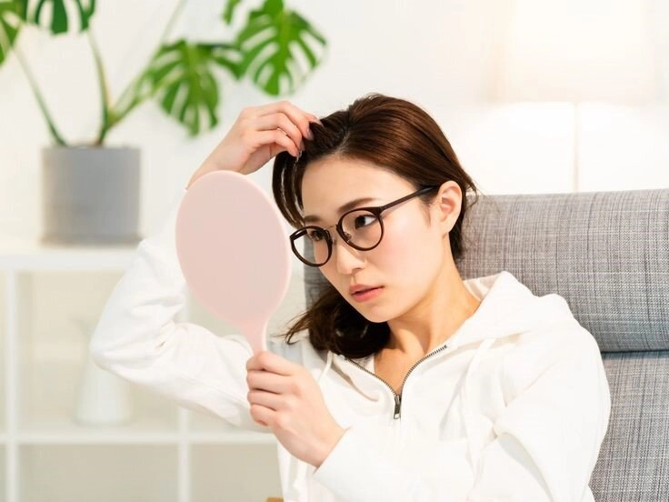 5 thành phần có trong dầu gội đầu dễ khiến tóc khô xơ rụng như lá mùa thu - 3