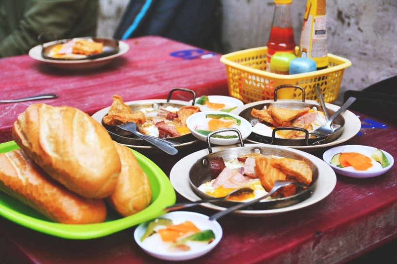 5 tiệm bánh mì chảo siêu đông ở sài gòn giữ chân khách nhờ công thức bí truyền ai tới cũng phải xếp hàng dài mới mua được - 1