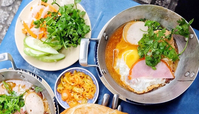 5 tiệm bánh mì chảo siêu đông ở sài gòn giữ chân khách nhờ công thức bí truyền ai tới cũng phải xếp hàng dài mới mua được - 2