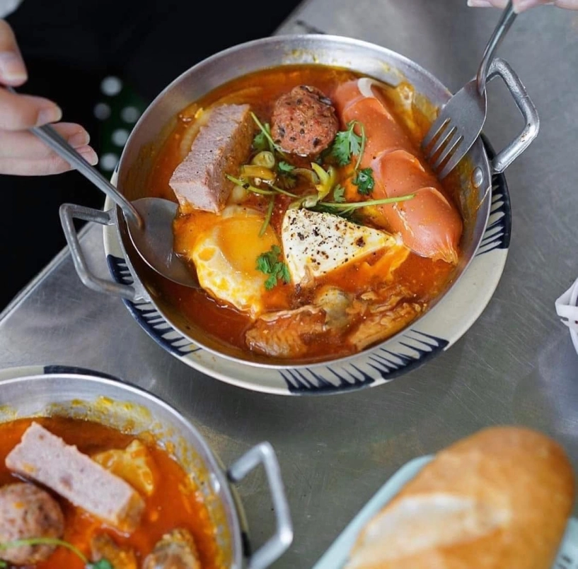 5 tiệm bánh mì chảo siêu đông ở sài gòn giữ chân khách nhờ công thức bí truyền ai tới cũng phải xếp hàng dài mới mua được - 3