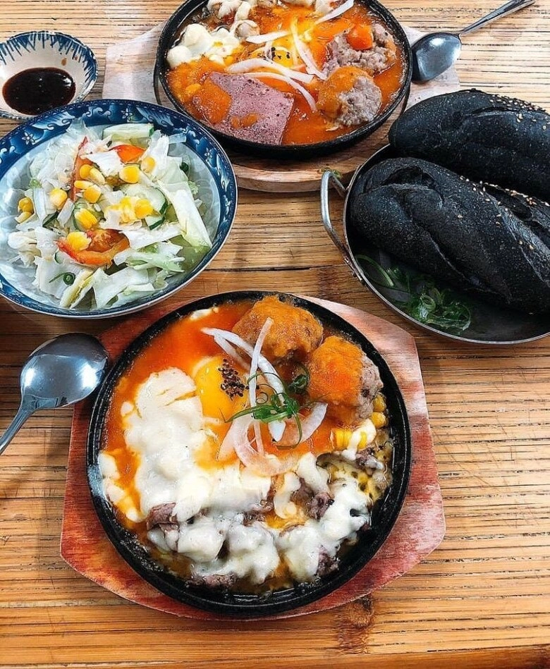5 tiệm bánh mì chảo siêu đông ở sài gòn giữ chân khách nhờ công thức bí truyền ai tới cũng phải xếp hàng dài mới mua được - 4