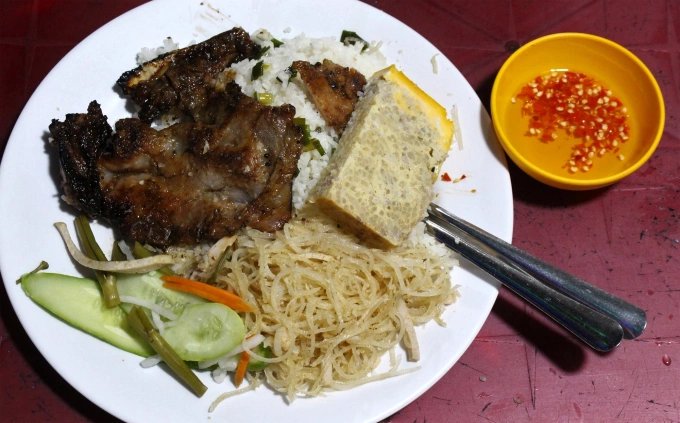 6 địa chỉ ăn uống xuyên đêm ở sài gòn có quán cơm tấm ma tiệm mì 65 năm không ngủ cháo 70ktô vẫn đông nườm nượp - 1