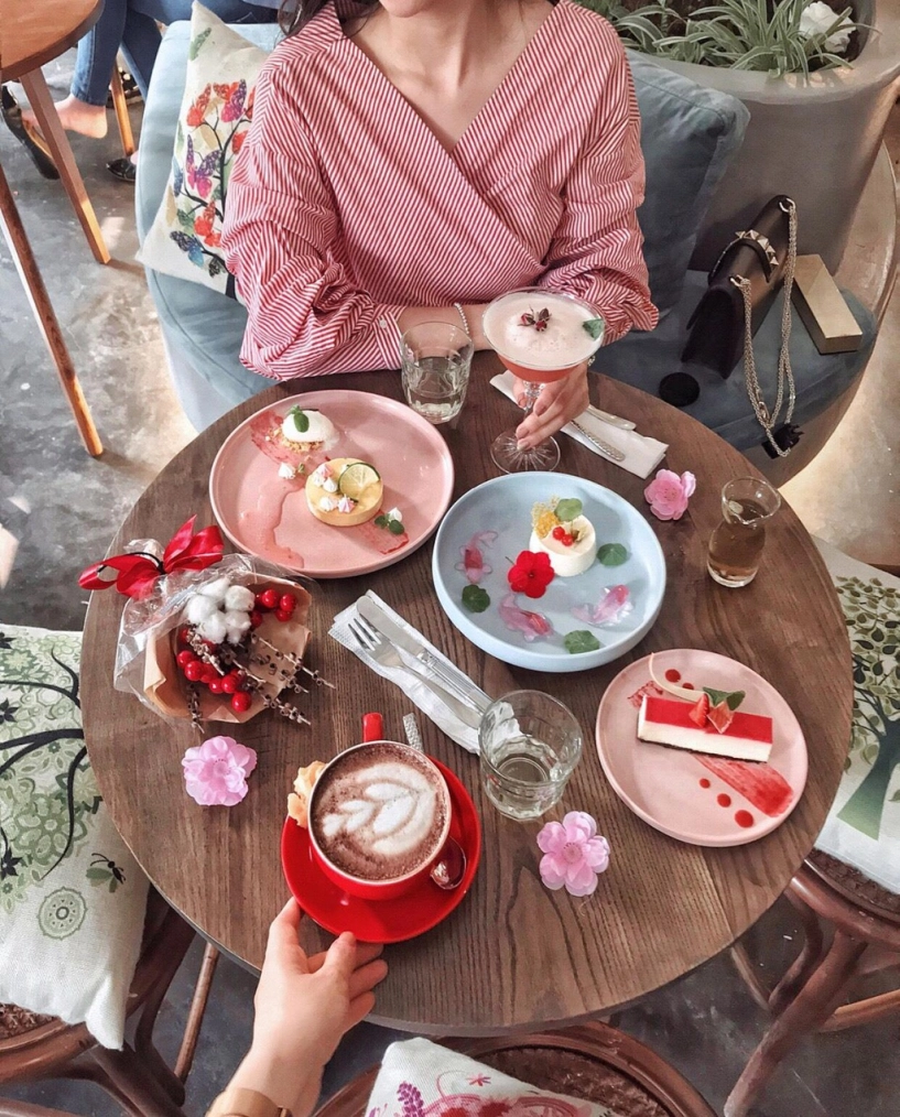 6 quán cafe tone hồng đẹp nhất hà nội đến đồ ăn thức uống cũng toàn màu mộng mơ - 1