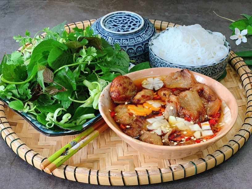 8 món ăn dân dã làm nên tên tuổi ẩm thực việt nam bán dọc đường phố giá chỉ vài chục nghìn - 1