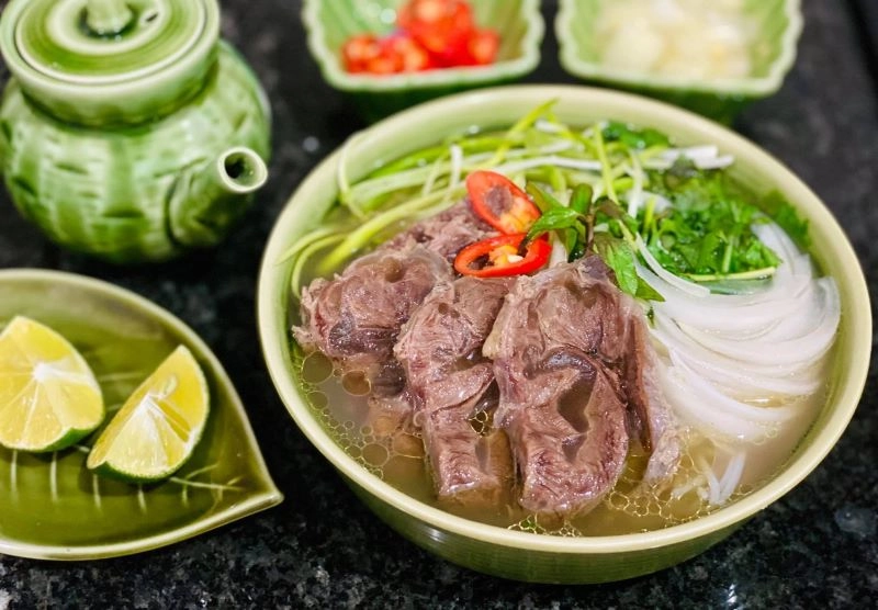 8 món ăn dân dã làm nên tên tuổi ẩm thực việt nam bán dọc đường phố giá chỉ vài chục nghìn - 2