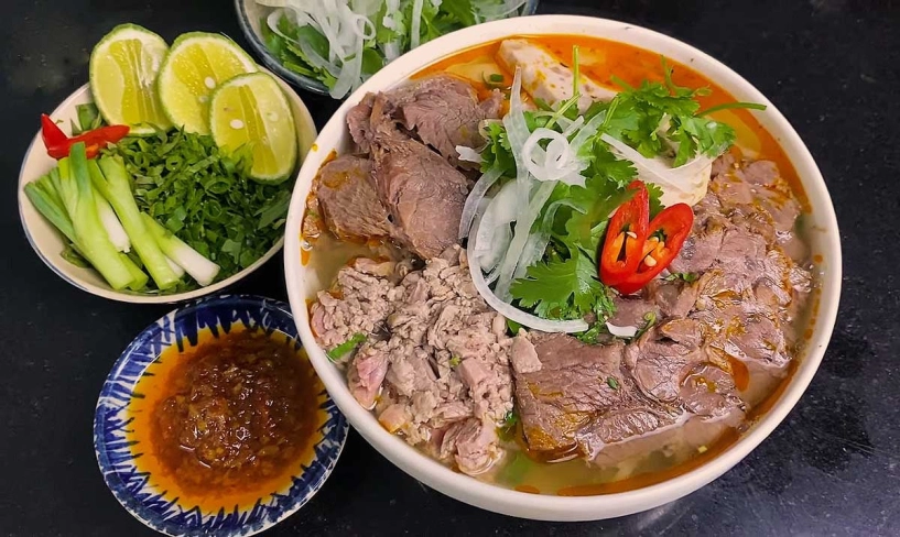 8 món ăn dân dã làm nên tên tuổi ẩm thực việt nam bán dọc đường phố giá chỉ vài chục nghìn - 3
