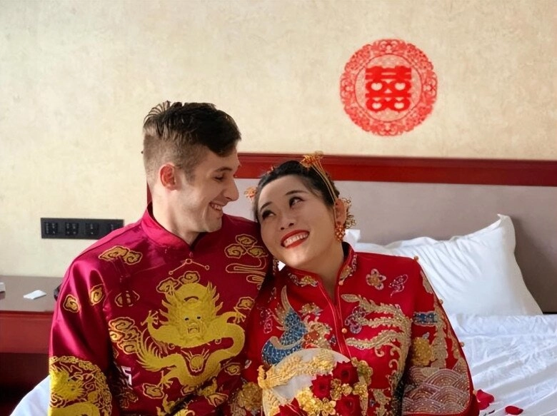 9x bị liệt gặp được tình yêu khi du học anh hành động của nhà chồng ở trước cửa khiến cô nàng bật khóc - 5