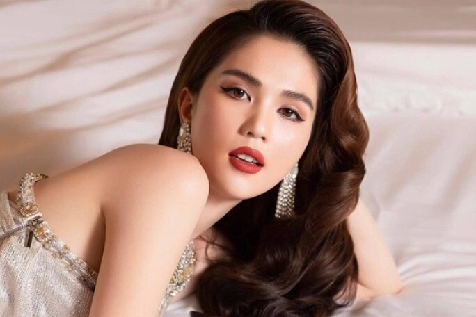 Á hậu có vòng eo đẹp nhất showbiz rời đỉnh cao sự nghiệp để lấy chồng họa sĩ giờ làm mẹ 4 con vẫn trẻ như thời son rỗi - 2