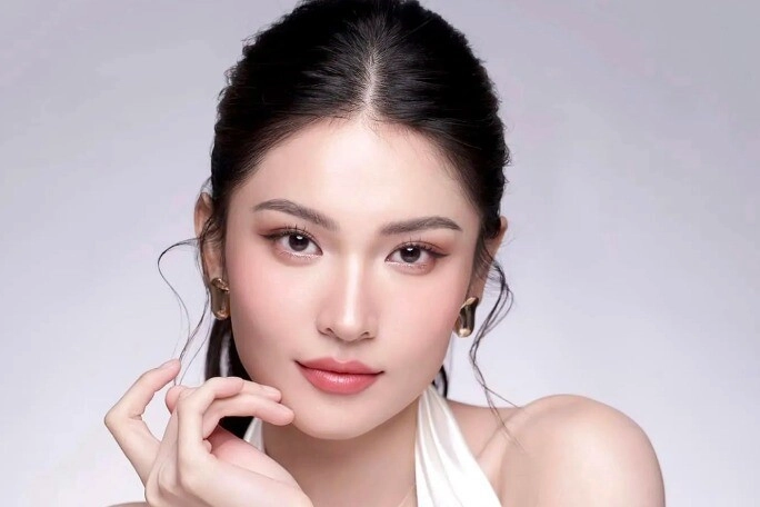 Á hậu việt mang vẻ đẹp đậm chất á đông làm dâu hào môn sinh 2 con vẫn trụ hạng nhan sắc bất ngờ - 1