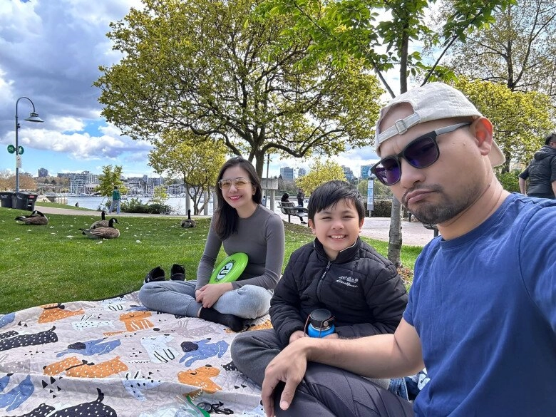 Ái châu vợ diễn viên huỳnh đông làm mát-xa sau khi sang canada định cư nghĩ tích cực khiến chồng phải nói lời yêu - 3