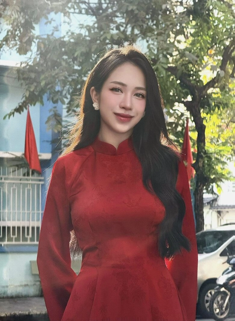 Ái nữ đại gia minh nhựa mặc áo dài đón lễ 29 khoe dáng thon gọn bất ngờ sau sinh con thứ 4 - 5