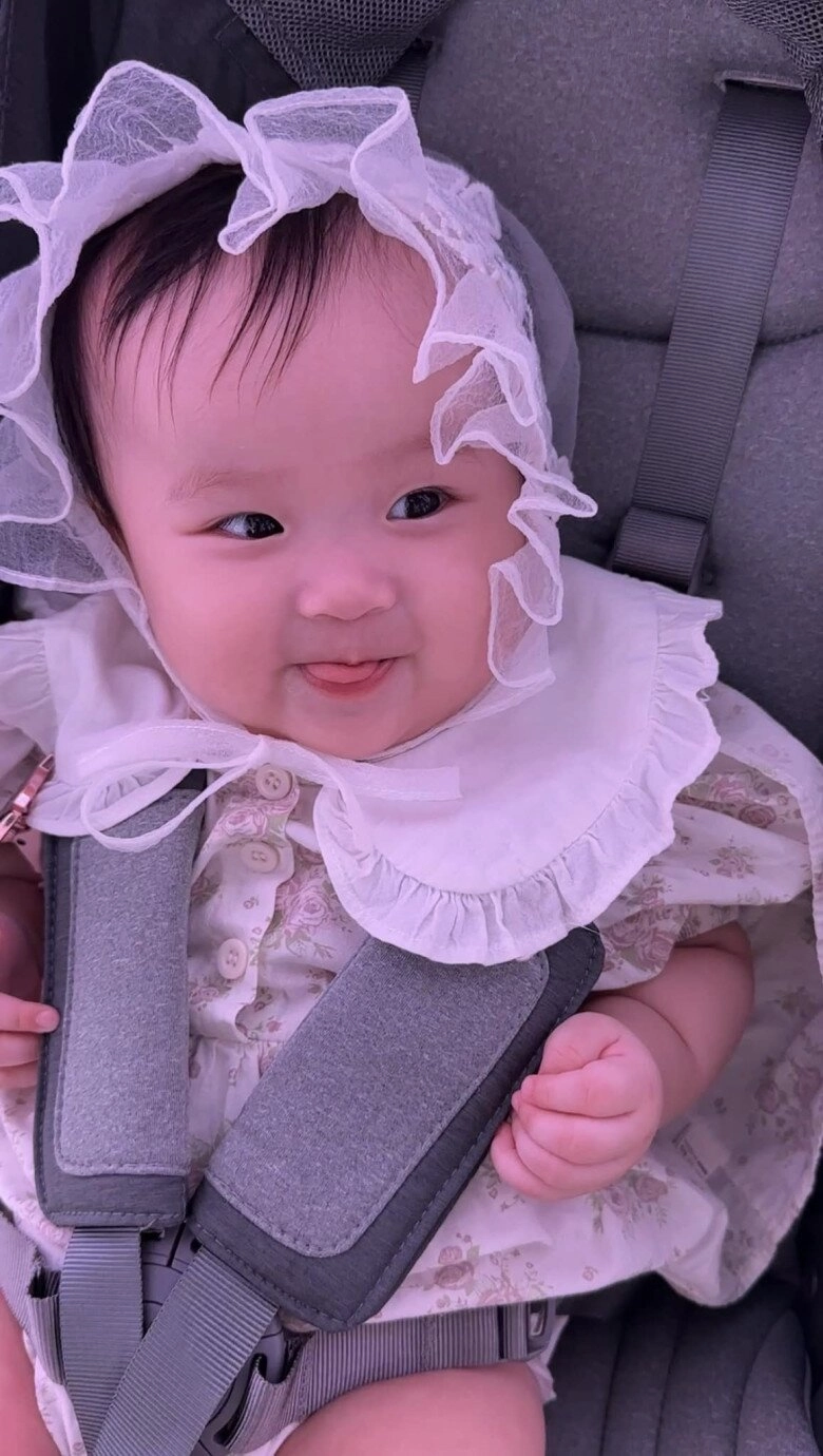 Ái nữ lai hàn của sam nửa tuổi đã thành bà hoàng meme xinh nhưng bị mẹ dìm hàng chẳng bù em trai như oppa - 1