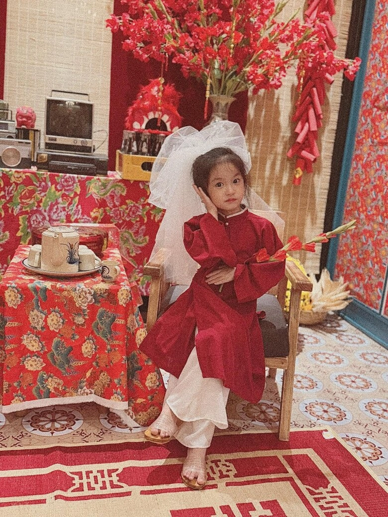 Ái nữ nhà sao việt đụng hàng áo dài đỏ đón tết con cường đô la như người mẫu con đoàn di băng thành cô dâu - 2