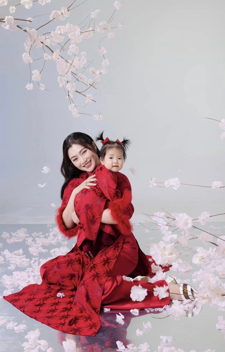 Ái nữ nhà sao việt đụng hàng áo dài đỏ đón tết con cường đô la như người mẫu con đoàn di băng thành cô dâu - 11
