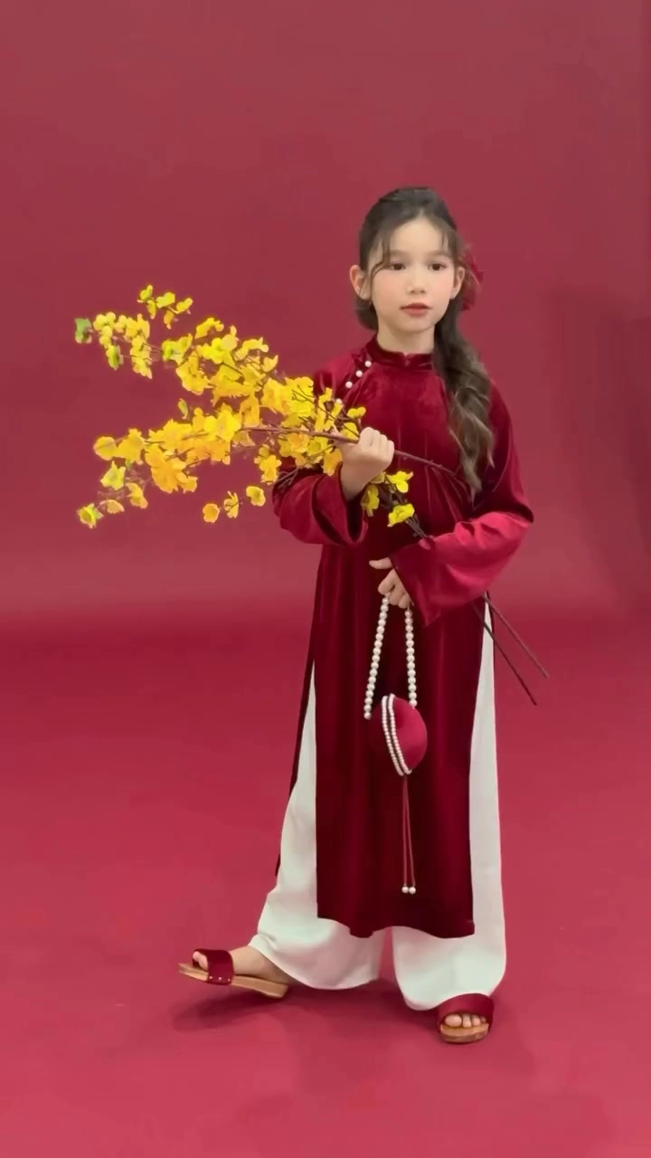 Ái nữ nhà sao việt đụng hàng áo dài đỏ đón tết con cường đô la như người mẫu con đoàn di băng thành cô dâu - 14