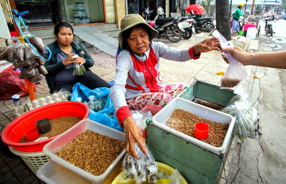 Ẩn mình giữa sài gòn có khu chợ lạ tồn tại hơn 30 năm vẫn sầm uất nhờ bán duy nhất một loại hàng - 2