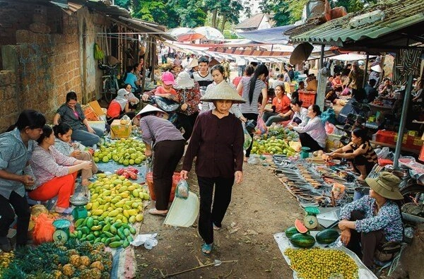 Ẩn mình giữa thành phố việt trì có một khu chợ quê hiếm hoi sót lại tồn tại nhiều năm giờ vẫn đông nghịt khách - 3