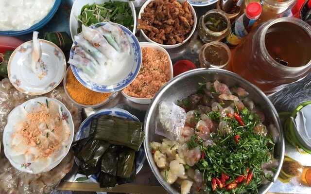 Ăn sập đủ món ngon giá bình dân ở khu chợ giá rẻ nhất xứ huế ai đi cũng mê không muốn về - 2