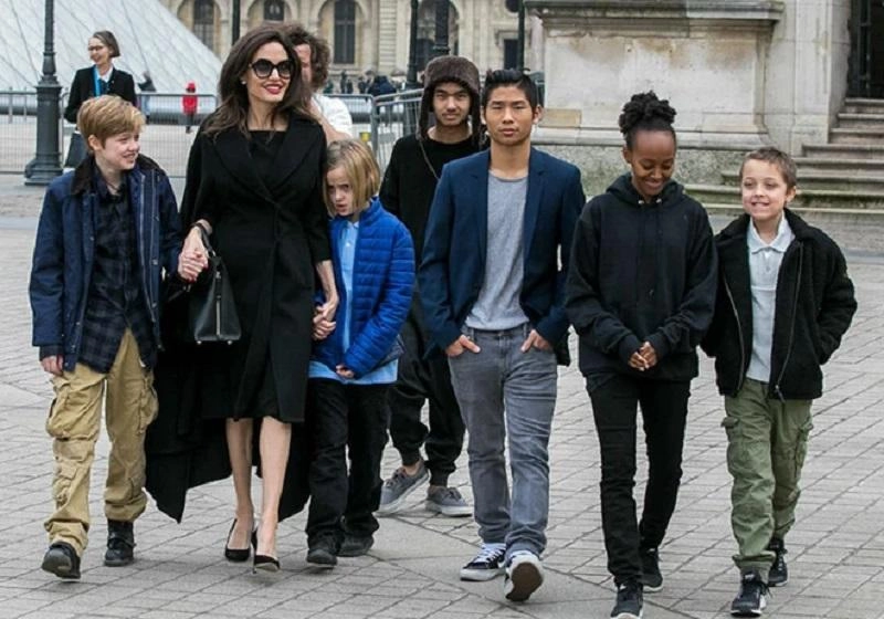 Angelina jolie dạy hư con cái pax thiên được nuông chiều hơn cả shiloh vừa gây tai nạn đã được mẹ lo xóa sẹo - 7