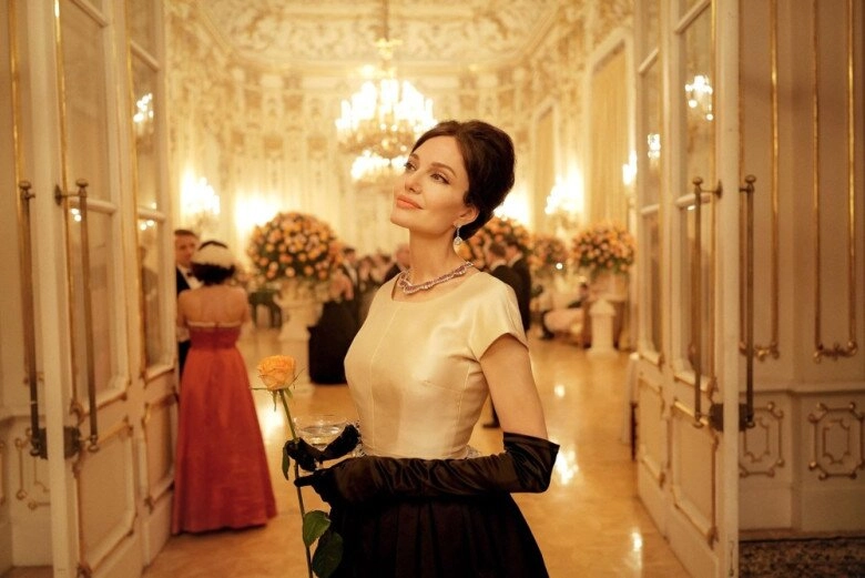 Angelina jolie tự chữa lành sau ly hôn kết bạn với người quyền lực để lên kế hoạch trả thù brad pitt - 5