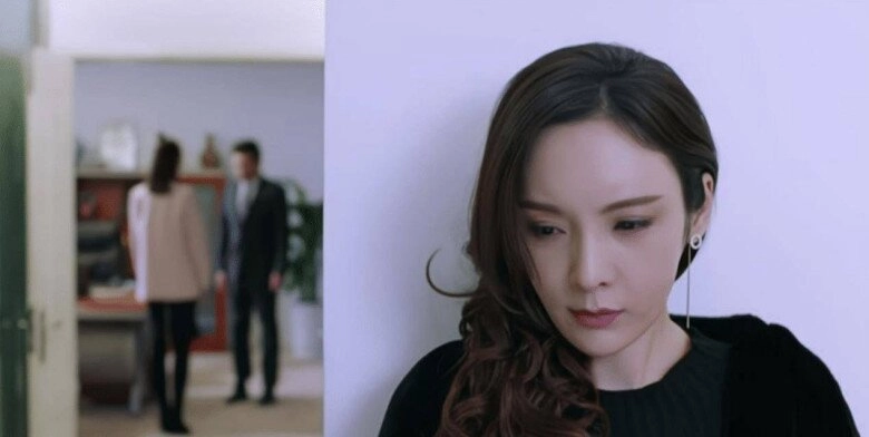 Anh trai chị dâu ngủ lại nhà 1 giờ sáng tôi lặng người khi vô tình nghe hai người nói chuyện - 2