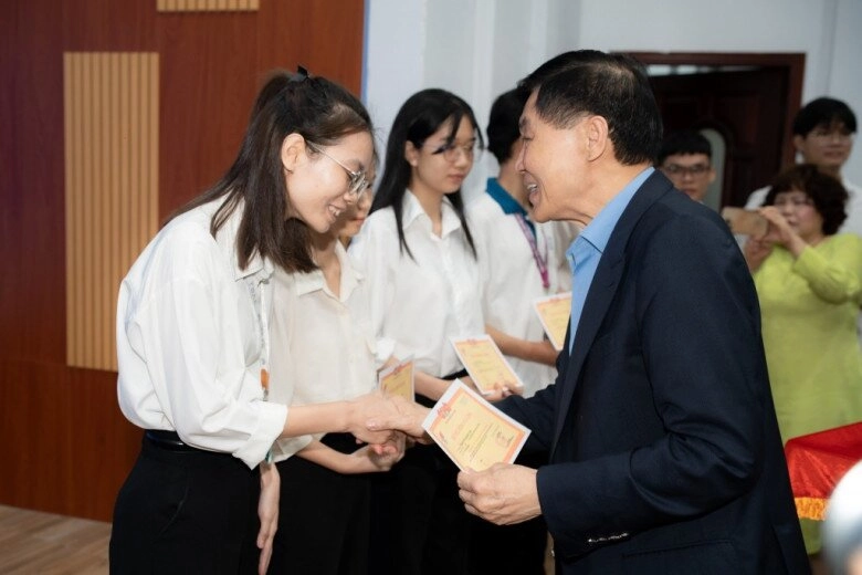 Ba chồng tăng thanh hà chi nửa tỷ mua khăn của mrđàm tiêu hết quỹ hưu 11 con số vì yên tâm sẽ được vợ nuôi - 5