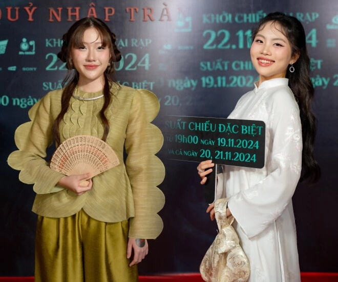 Ba mẹ thùy tiên tay bắt mặt mừng với quang linh vlogs tại sự kiện đàng trai liên tục khen nàng hậu - 4