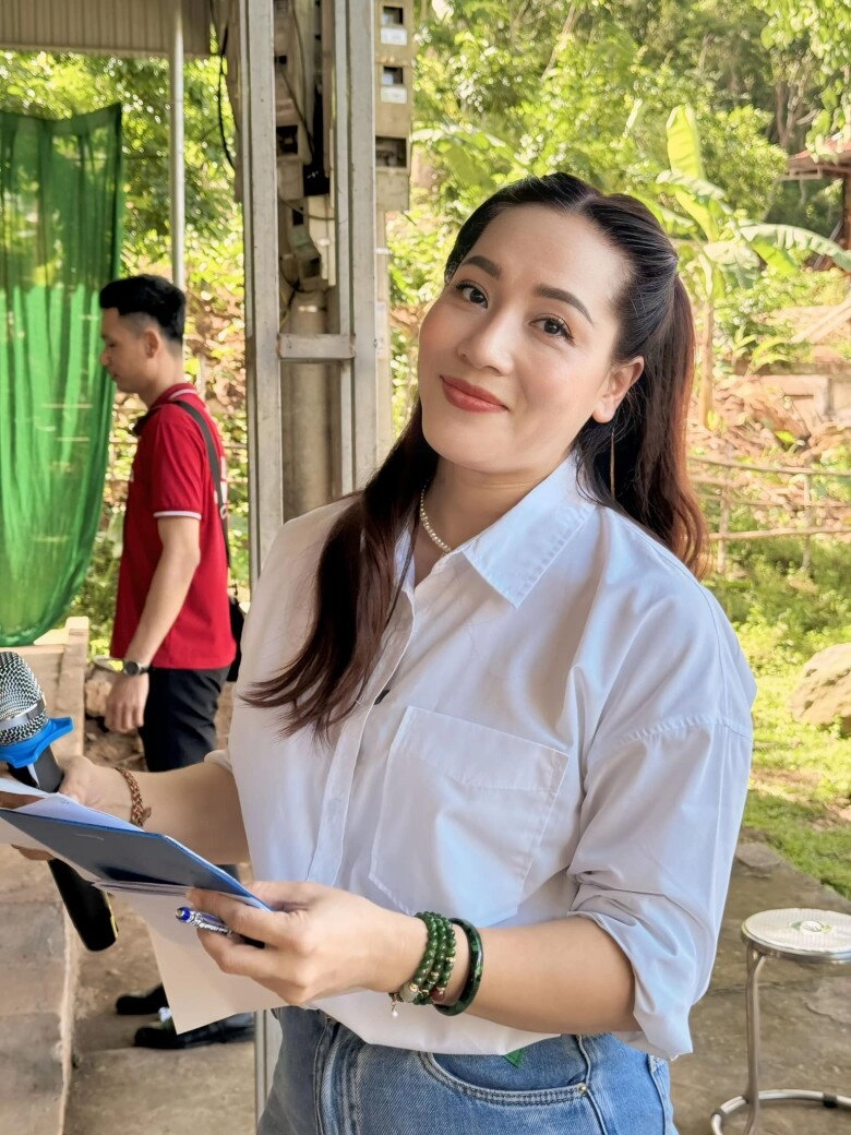 Bà trùm độc đạo trong phim phải cố giữ chồng ngoài đời sinh con trai ở tuổi 43 với mối tình đầu - 6