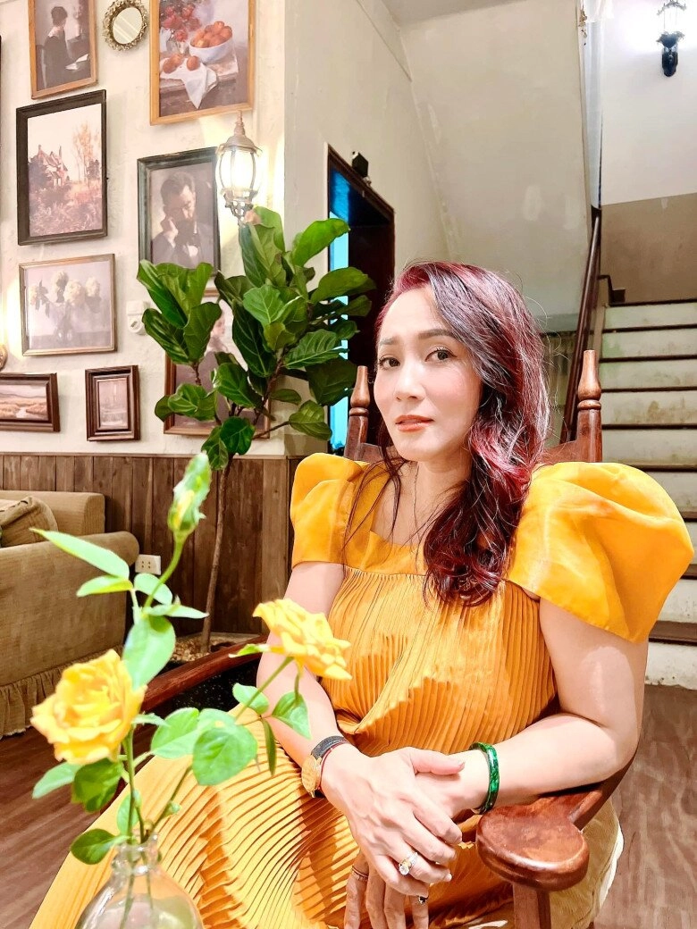 Bà trùm độc đạo trong phim phải cố giữ chồng ngoài đời sinh con trai ở tuổi 43 với mối tình đầu - 7